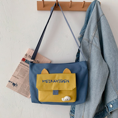 Naiste vabaajakott suure esitaskuga