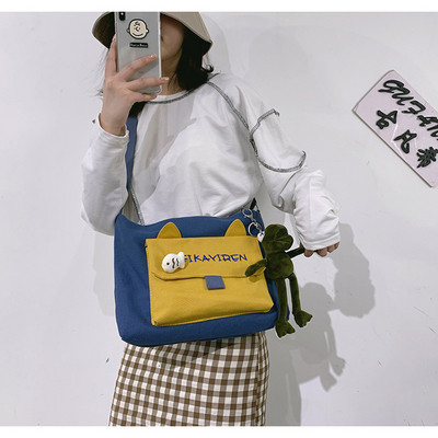 Naiste vabaajakott suure esitaskuga