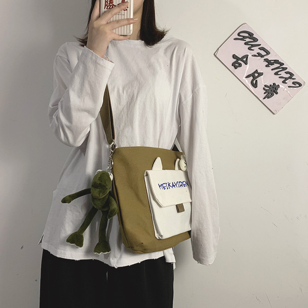 Naiste vabaajakott suure esitaskuga