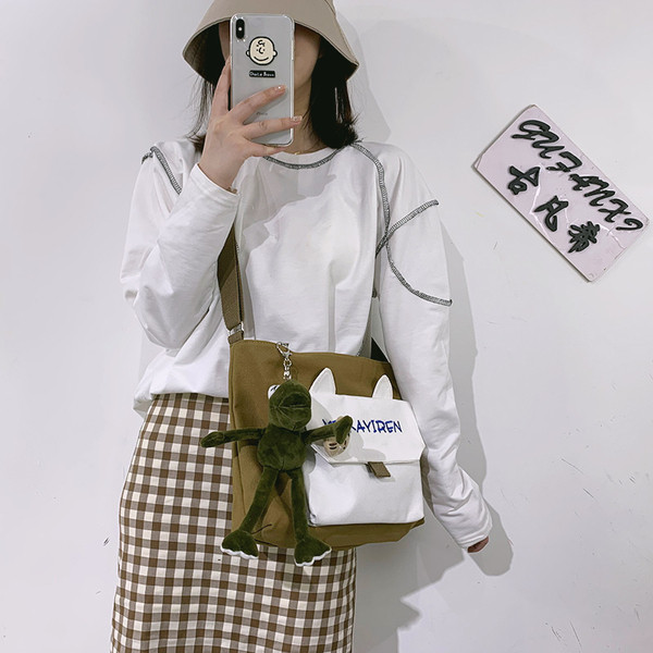 Naiste vabaajakott suure esitaskuga