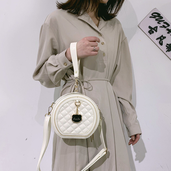 Stílusos női táska kerek formában - eko bőrből