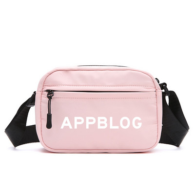 Férfi kis táska felirattal, hosszú füllel