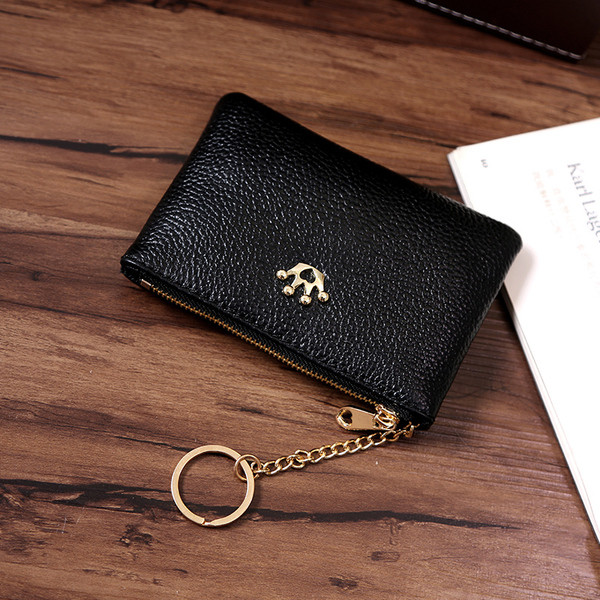 Sieviešu maks no eko ādas ar metāla apdari un ķēdīti