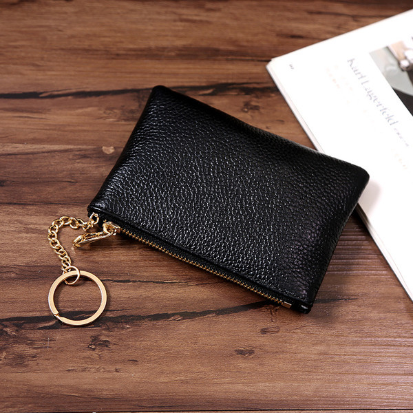 Sieviešu maks no eko ādas ar metāla apdari un ķēdīti