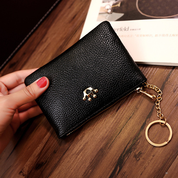 Sieviešu maks no eko ādas ar metāla apdari un ķēdīti