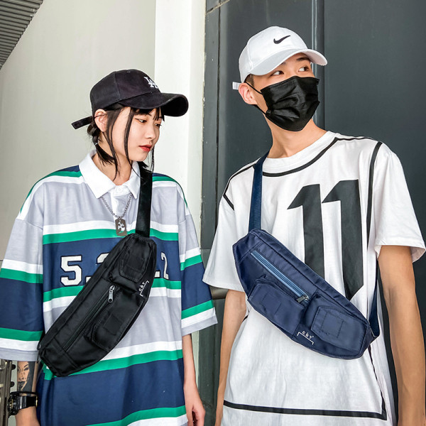 Alkalmi férfi válltáska cipzárral