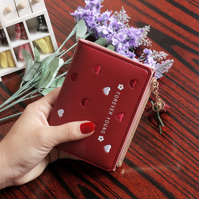 Modern női pénztárca felirattal és hímzéssel