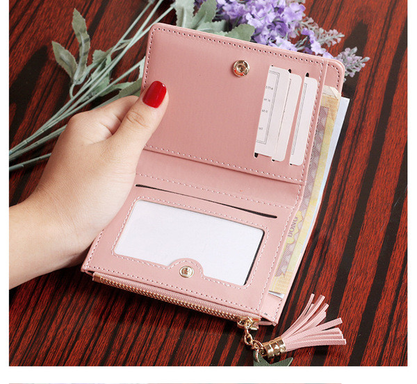 Modern női pénztárca felirattal és hímzéssel