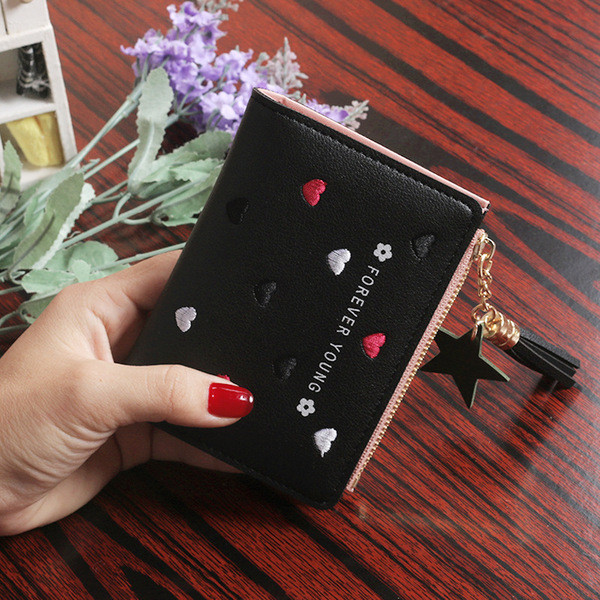 Modern női pénztárca felirattal és hímzéssel