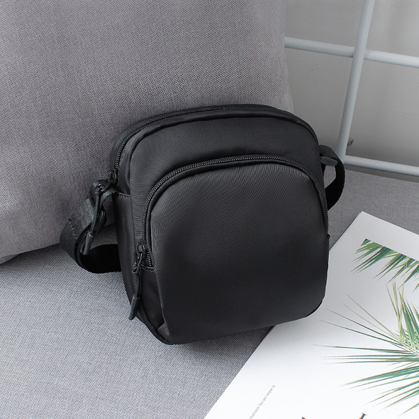 Meeste väike pika sangaga kott