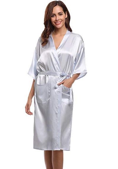Pikk naiste satiinist hommikumantel - tavaline mudel suurustega kuni 4XL