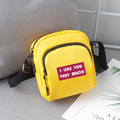 Mindennapi férfi táska felirattal