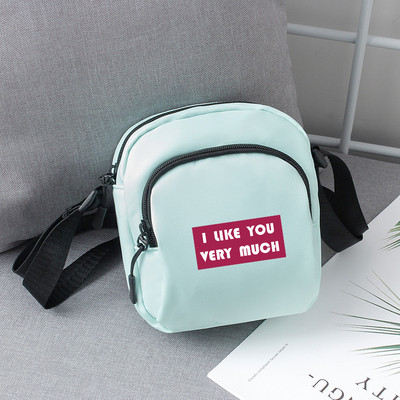 Mindennapi férfi táska felirattal