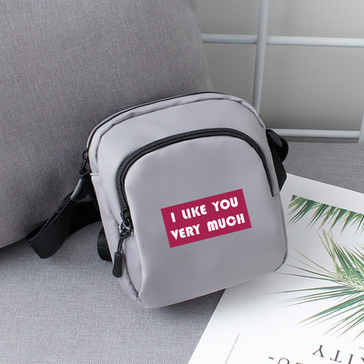 Mindennapi férfi táska felirattal