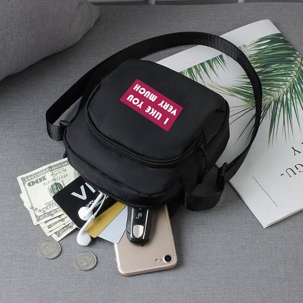 Mindennapi férfi táska felirattal