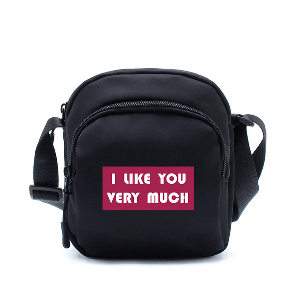 Mindennapi férfi táska felirattal