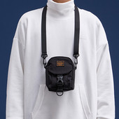 Férfi kis táska hosszú füllel és csattal