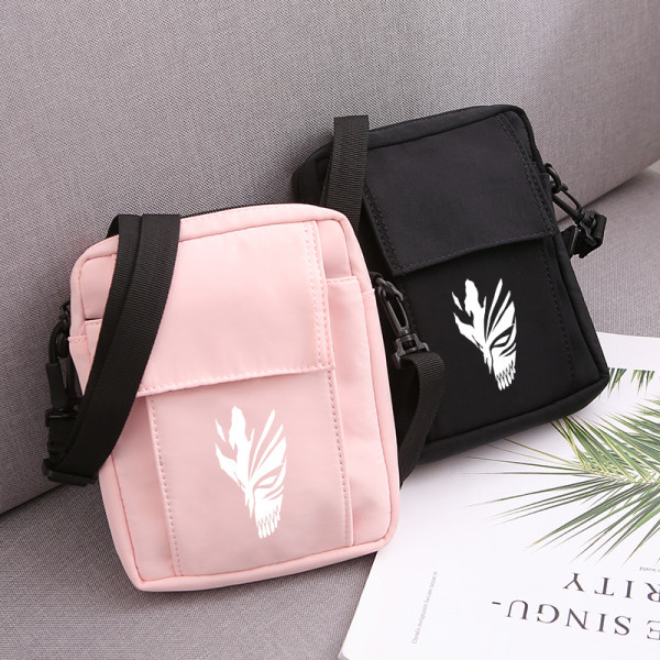 Férfi válltáska rátéttel