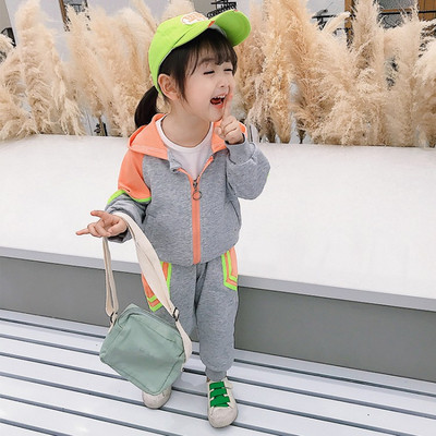 Modern gyerek tréningruha lányoknak