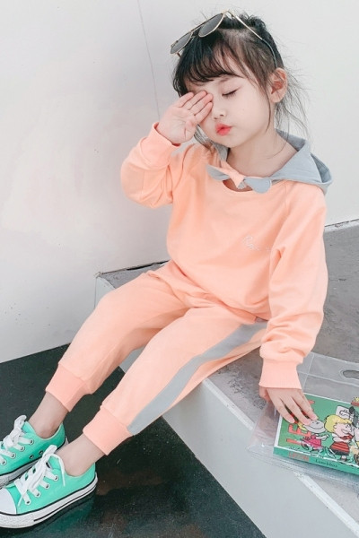 Gyerek sportkészlet lányoknak kapucnival