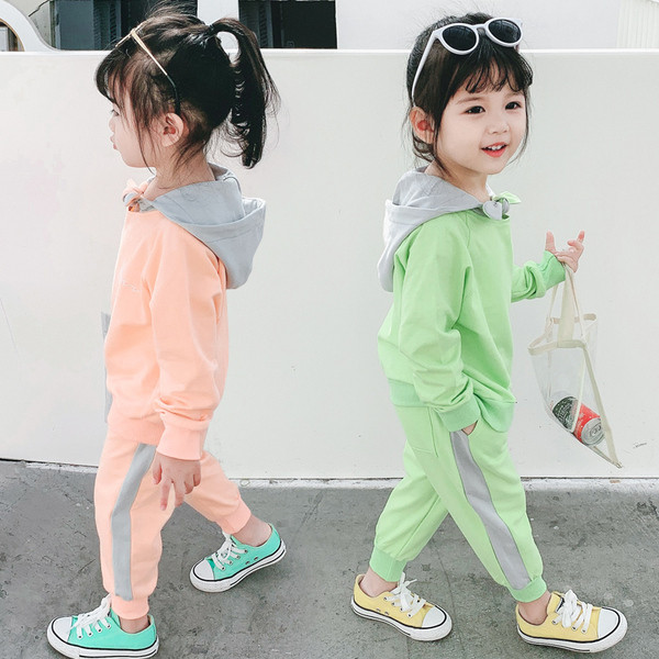 Gyerek sportkészlet lányoknak kapucnival