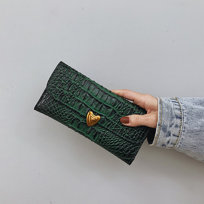 Új modell női pénztárca szív alakú fém díszítéssel