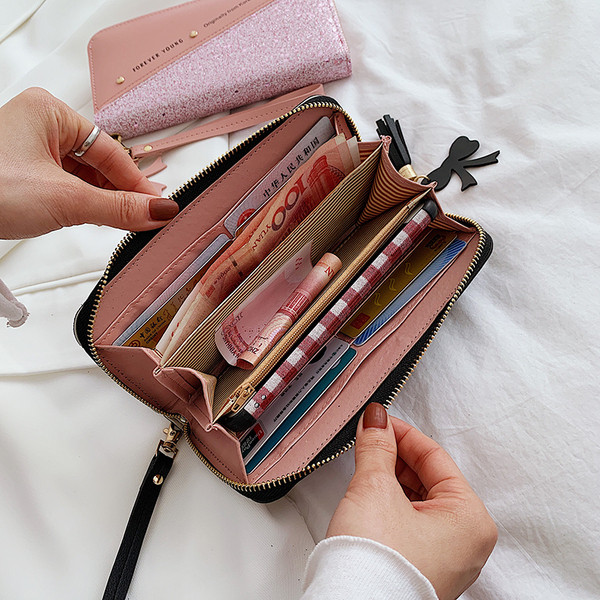 Fényes hatású, feliratos női pénztárca