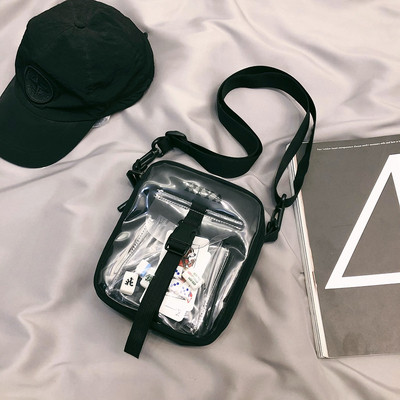 Modern férfi válltáska csattal