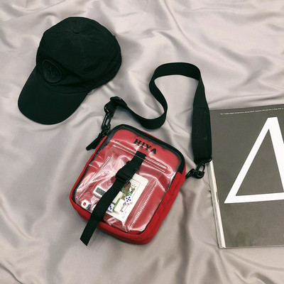 Modern férfi válltáska csattal