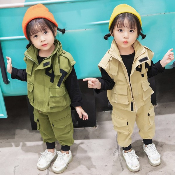 Σύγχρονα παιδικά αθλητικά σετ με τσέπες