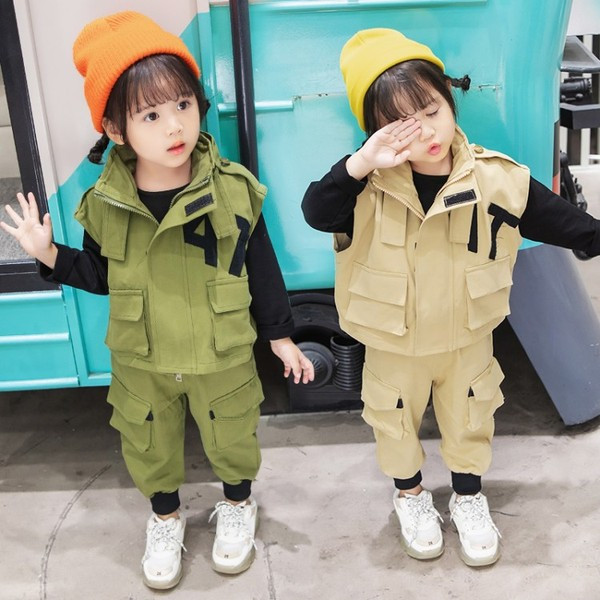 Σύγχρονα παιδικά αθλητικά σετ με τσέπες