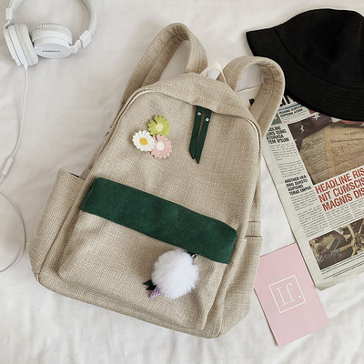 Női mindennapi hátizsák virágos elemekkel és széles pántokkal