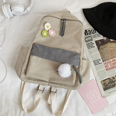 Női mindennapi hátizsák virágos elemekkel és széles pántokkal