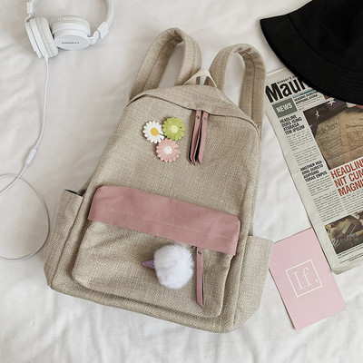 Női mindennapi hátizsák virágos elemekkel és széles pántokkal