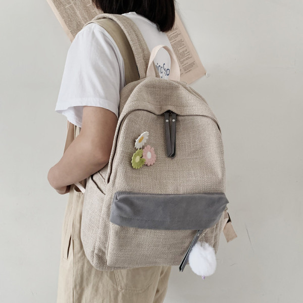 Női mindennapi hátizsák virágos elemekkel és széles pántokkal