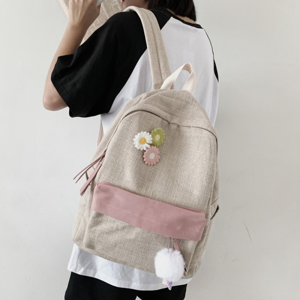 Női mindennapi hátizsák virágos elemekkel és széles pántokkal