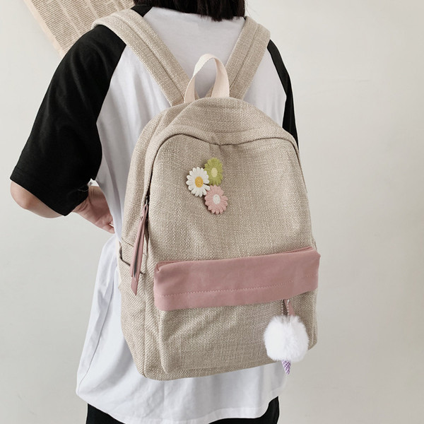 Női mindennapi hátizsák virágos elemekkel és széles pántokkal