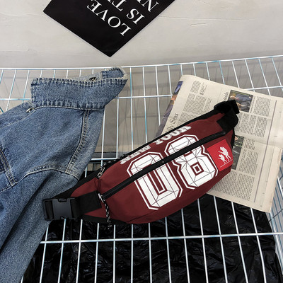 Mindennapi férfi táska rátéttel