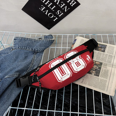 Mindennapi férfi táska rátéttel