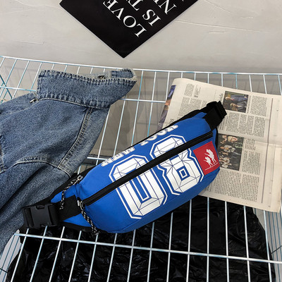 Mindennapi férfi táska rátéttel