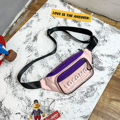 Férfi válltáska felirattal