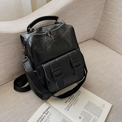 Női bőr hátizsák elülső zsebbel és rövid fogantyúval