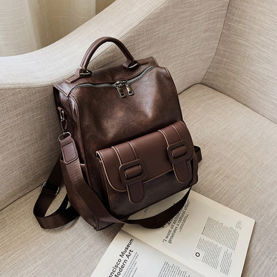 Női bőr hátizsák elülső zsebbel és rövid fogantyúval