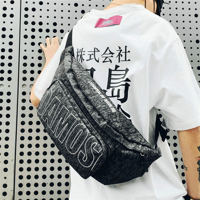 Moodne meeste õlakott kirjaga