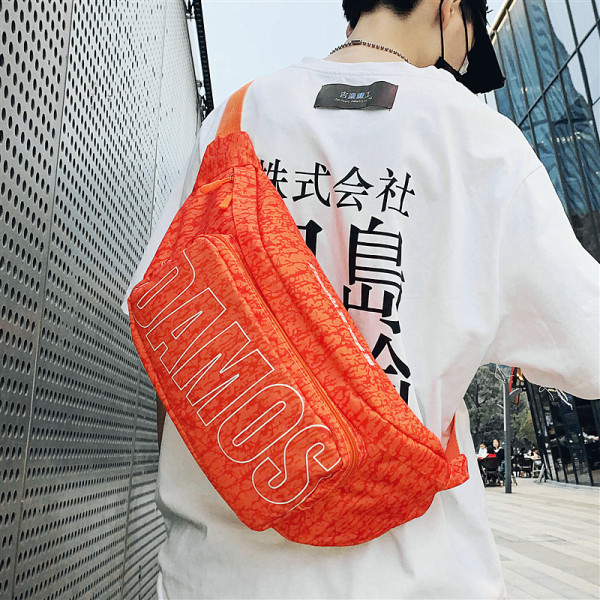 Moodne meeste õlakott kirjaga