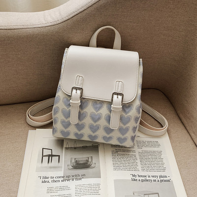 Modern női hátizsák bőr pántokkal