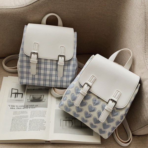 Modern női hátizsák bőr pántokkal