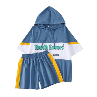 Nyári női sportcsapat két részben felirattal