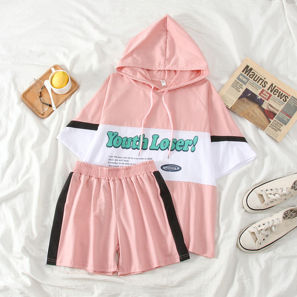 Nyári női sportcsapat két részben felirattal