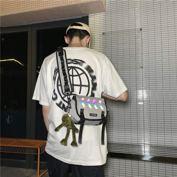 Igapäevane meeste õlakott kirjaga